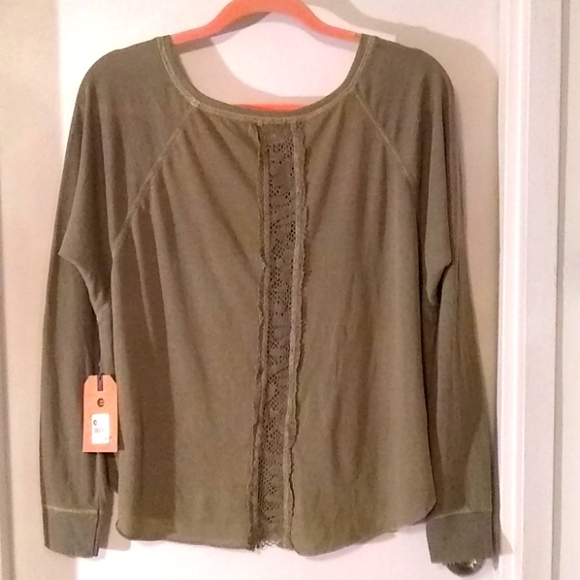 Tops - NWT Billabong Oversize Top SP